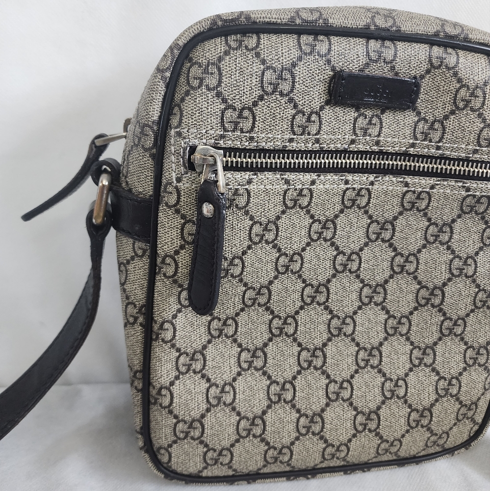 ✨️GUCCI GG Supreme Front Zip Messenger Bag - Picture 3 of 16